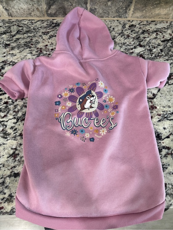 BUC-EE'S Other - Buc-cee’s Dog Short Sleeve Sweater